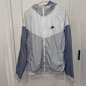 Nike Men’s Windbreaker Jacket in White and Light Gray